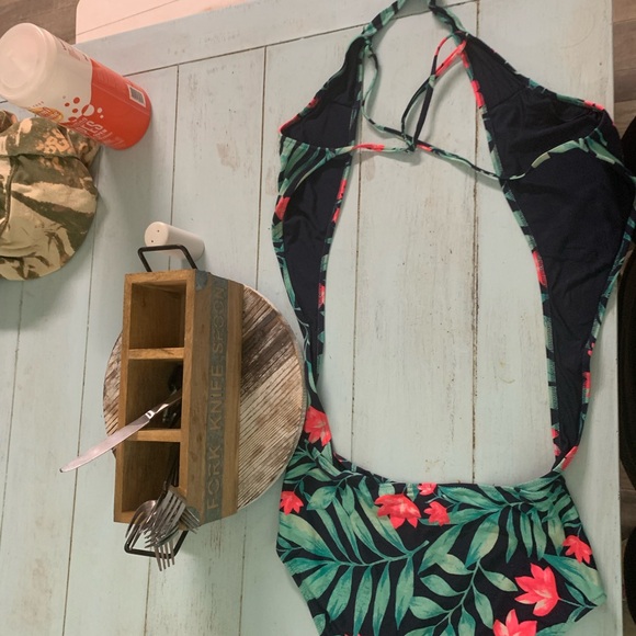 One Piece Aerie Swimsuit Size XL - Picture 7 of 8